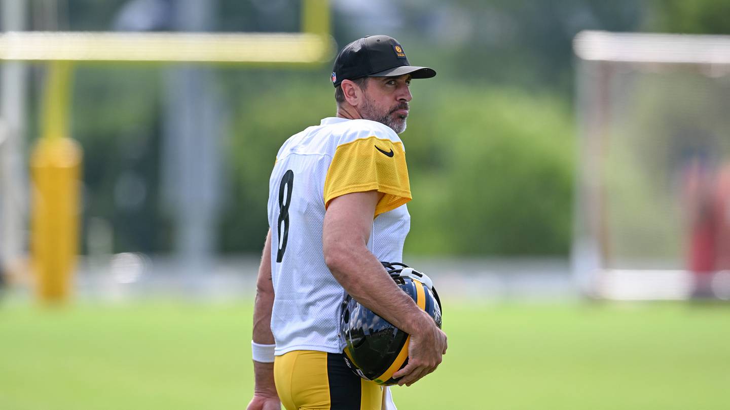 Aaron Rodgers critica ESPN per non aver coperto il controverso scandalo tra Dianna Russini e Mike Vrabel