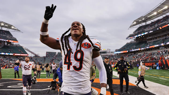 Nov 2, 2025; Cincinnati, Ohio, USA; Chicago Bears linebacker Tremaine Edmunds (49) acknowledges the crowd after defeating the Chicago Bears in the fourth quarter at Paycor Stadium. Mandatory Credit: Joseph Maiorana-Imagn Images Nov 2, 2025; Cincinnati, Ohio, USA; Chicago Bears linebacker Tremaine Edmunds (49) acknowledges the crowd after defeating the Chicago Bears in the fourth quarter at Paycor Stadium. Mandatory Credit: Joseph Maiorana-Imagn Images