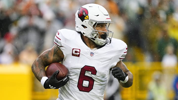 Oct 13, 2024; Green Bay, Wisconsin, USA; Arizona Cardinals running back James Conner (6) during the game against the Green Bay Packers at Lambeau Field. Mandatory Credit: Jeff Hanisch-Imagn Images Oct 13, 2024; Green Bay, Wisconsin, USA; Arizona Cardinals running back James Conner (6) during the game against the Green Bay Packers at Lambeau Field. Mandatory Credit: Jeff Hanisch-Imagn Images