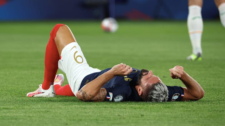 Olivier Giroud s'est blessé ce jeudi face à l'Irlande dans le cadre des éliminatoires pour l'Euro 2024. Olivier Giroud s'est blessé ce jeudi face à l'Irlande dans le cadre des éliminatoires pour l'Euro 2024.