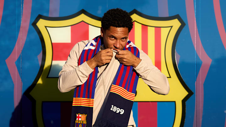 Vitor Roque bei seiner Ankunft beim FC Barcelona
