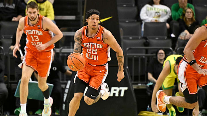 Illinois Fighting Illini guard Tre White (22) runs a fast break against the Oregon Ducks 