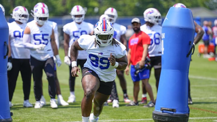Buffalo Bills defensive tackle Larry Ogunjobi (99) 