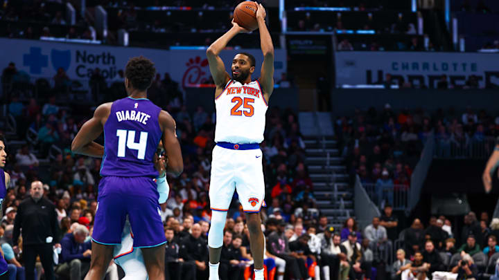 New York Knicks v Charlotte Hornets - Emirates NBA Cup