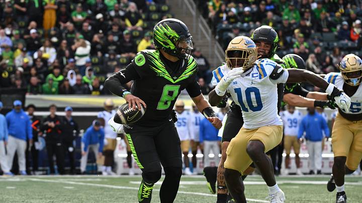 Oct 10, 2026; Eugene, Oregon, USA; Oregon Ducks quarterback Dylan Raiola (8) runs the ball against UCLA Bruins linebacker Sammy Omosigho (10) during the third quarter at Autzen Stadium. Credit: Troy Wayrynen- Oct 10, 2026; Eugene, Oregon, USA; Oregon Ducks quarterback Dylan Raiola (8) runs the ball against UCLA Bruins linebacker Sammy Omosigho (10) during the third quarter at Autzen Stadium. Credit: Troy Wayrynen-