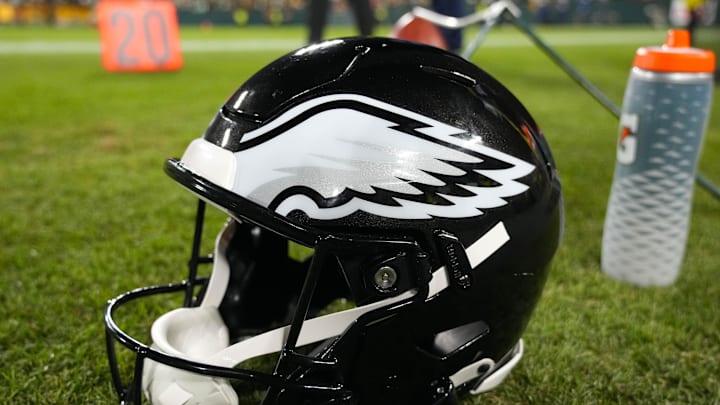 Nov 10, 2025; Green Bay, Wisconsin, USA; General view of a Philadelphia Eagles helmet during the game against the Green Bay Packers at Lambeau Field. Mandatory Credit: Jeff Hanisch-Imagn Images Nov 10, 2025; Green Bay, Wisconsin, USA; General view of a Philadelphia Eagles helmet during the game against the Green Bay Packers at Lambeau Field. Mandatory Credit: Jeff Hanisch-Imagn Images