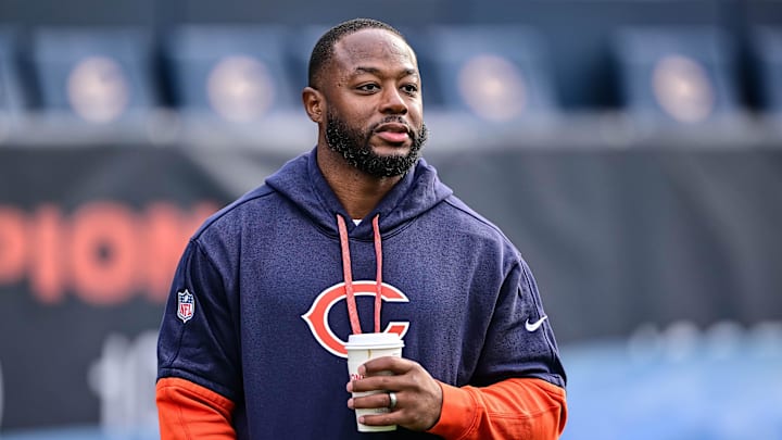 Bears interim head coach Thomas Brown has lost 22 pounds since taking over Chicago's offense.