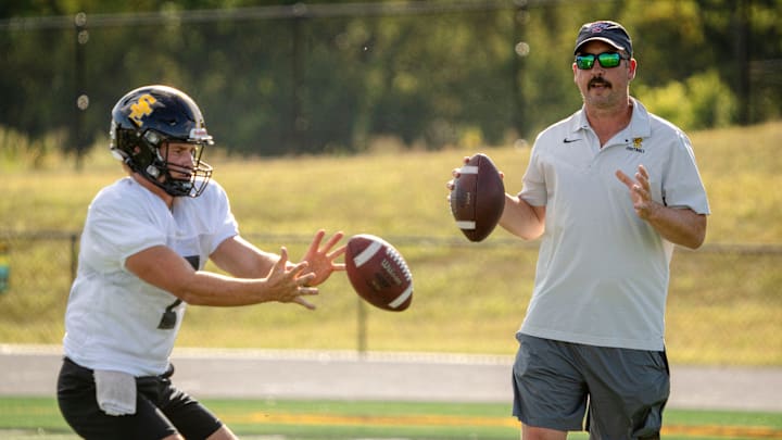 Former NFL Quarterback Kyle Orton works with Southeast Polk Quarterback Holden Hansen, (7) during practice, Monday, Sept. 16, 2024.