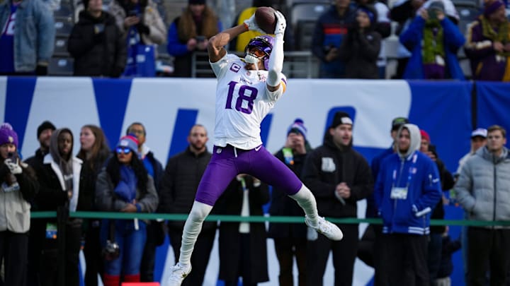 Minnesota Vikings wide receiver Justin Jefferson (18) catches the ball while warming up before a game against the New York Giants at MetLife Stadium, Dec 21, 2025, East Rutherford, NJ, USA