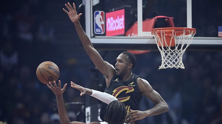 Oct 31, 2025; Cleveland, Ohio, USA; Cleveland Cavaliers center Evan Mobley (4) defends a shot by Toronto Raptors forward Collin Murray-Boyles (12) in the first quarter at Rocket Arena. Mandatory Credit: David Richard-Imagn Images Oct 31, 2025; Cleveland, Ohio, USA; Cleveland Cavaliers center Evan Mobley (4) defends a shot by Toronto Raptors forward Collin Murray-Boyles (12) in the first quarter at Rocket Arena. Mandatory Credit: David Richard-Imagn Images