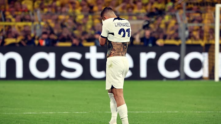 A recent report sadly confirmed that PSG's talented defender Lucas Hernandez sustained a season-ending ACL injury to his left knee during the match.