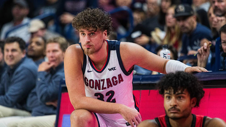 Gonzaga Bulldogs forward Parker Jefferson (32).