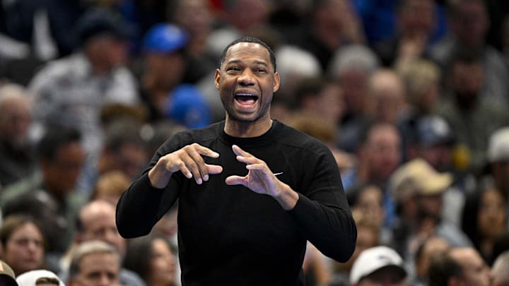 Nov 19, 2024; Dallas, Texas, USA; New Orleans Pelicans head coach Willie Green yells to his team during the first half against the Dallas Mavericks at the American Airlines Center. Mandatory Credit: Jerome Miron-Imagn Images