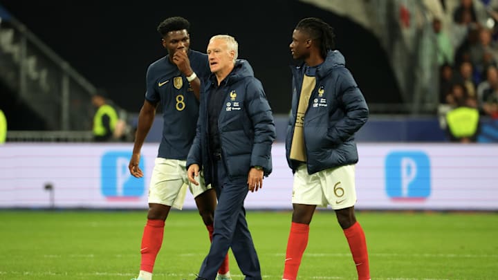 Deschamps junto a Camavinga y Tchouameni con la selección francesa