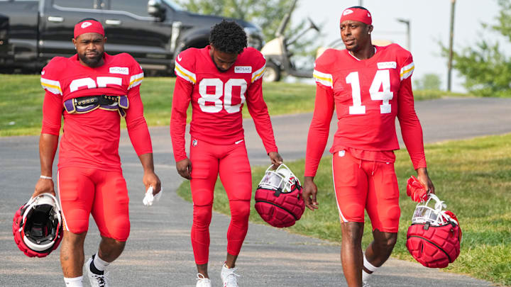 Kansas City Chiefs running back Clyde Edwards-Helaire (25) and wide receiver Montrell Washington (80) and wide receiver Cornell Powell (14)