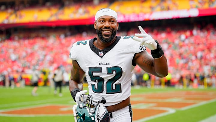Sep 14, 2025; Kansas City, Missouri, USA; Philadelphia Eagles defensive end Za'Darius Smith (52) gestures to fans prior to the game against the Kansas City Chiefs at GEHA Field at Arrowhead Stadium. Mandatory Credit: Jay Biggerstaff-Imagn Images