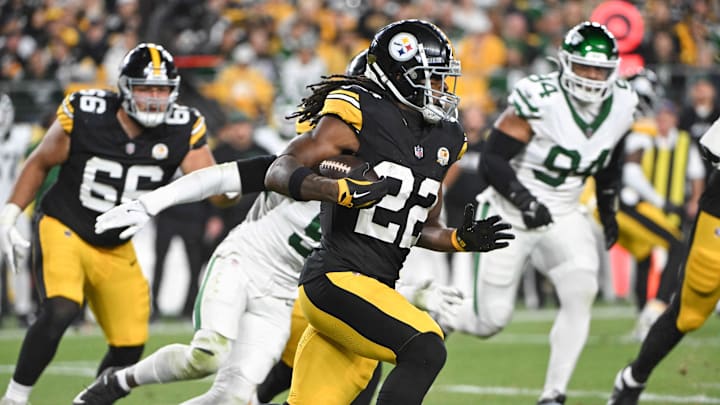 Oct 20, 2024; Pittsburgh, Pennsylvania, USA; Pittsburgh Steelers running back Najee Harris (22) runs against the New York Jets during the first quarter at Acrisure Stadium. Mandatory Credit: Barry Reeger-Imagn Images