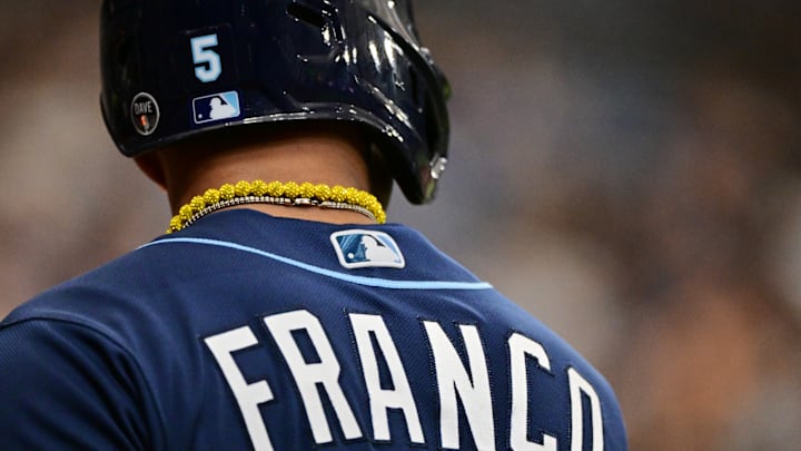 El collar amarillo de Wander Franco creó una tendencia
