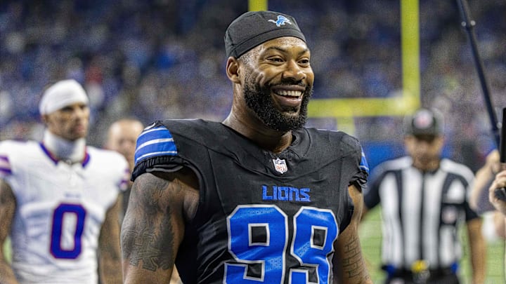 Detroit Lions defensive end Za'Darius Smith (99).