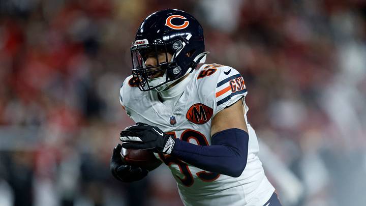 Chicago Bears linebacker T.J. Edwards (53) runs after an interception 
