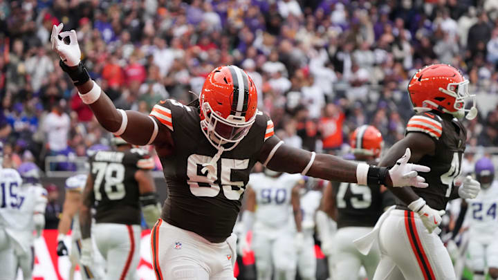 Oct 5, 2025; Tottenham, UK; Cleveland Browns tight end David Njoku celebrates after scoring a touchdown against the Minnesota Vikings 