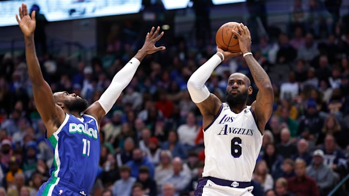 James disputó el choque ante Dallas