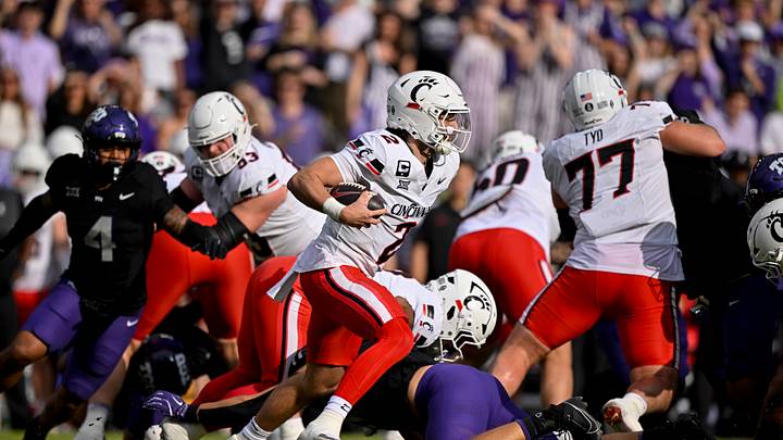 Nov 29, 2025; Fort Worth, Texas, USA; Cincinnati Bearcats quarterback Brendan Sorsby (2) runs with the ball during the game between the Horned Frogs and the Bearcats at Amon G. Carter Stadium. Mandatory Credit: Jerome Miron-Imagn Images Nov 29, 2025; Fort Worth, Texas, USA; Cincinnati Bearcats quarterback Brendan Sorsby (2) runs with the ball during the game between the Horned Frogs and the Bearcats at Amon G. Carter Stadium. Mandatory Credit: Jerome Miron-Imagn Images