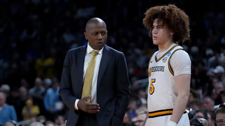 Mar 20, 2025; Wichita, KS, USA; Missouri Tigers head coach Dennis Gates talks to guard T.O. Barrett (5) in the second half of a first round men’s NCAA Tournament game against the Drake Bulldogs at Intrust Bank Arena. Mandatory Credit: Kirby Lee-Imagn Images Mar 20, 2025; Wichita, KS, USA; Missouri Tigers head coach Dennis Gates talks to guard T.O. Barrett (5) in the second half of a first round men’s NCAA Tournament game against the Drake Bulldogs at Intrust Bank Arena. Mandatory Credit: Kirby Lee-Imagn Images