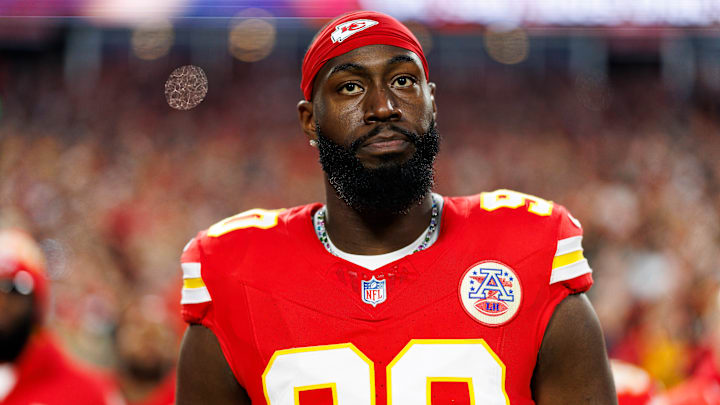 Kansas City Chiefs defensive end Charles Omenihu (90)