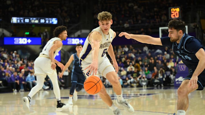 Washington Huskies forward Hannes Steinbach