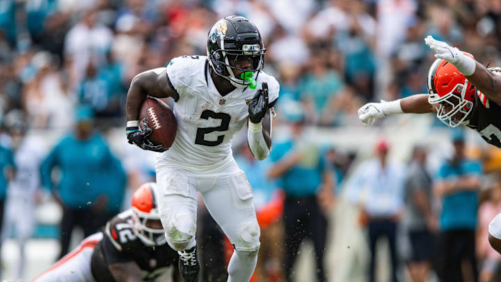 Sep 15, 2024; Jacksonville, Florida, USA; Jacksonville Jaguars running back D'Ernest Johnson (2) runs against the Cleveland Browns in the fourth quarter at EverBank Stadium. Mandatory Credit: Jeremy Reper-Imagn Images Sep 15, 2024; Jacksonville, Florida, USA; Jacksonville Jaguars running back D'Ernest Johnson (2) runs against the Cleveland Browns in the fourth quarter at EverBank Stadium. Mandatory Credit: Jeremy Reper-Imagn Images