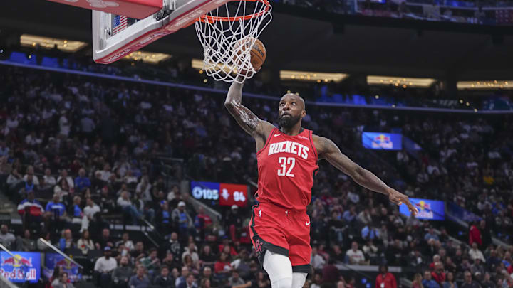 Apr 9, 2025; Inglewood, California, USA; Houston Rockets forward Jeff Green (32) dunks in the second half against the Los Angeles Clippers at Intuit Dome. Mandatory Credit: Kirby Lee-Imagn Images
