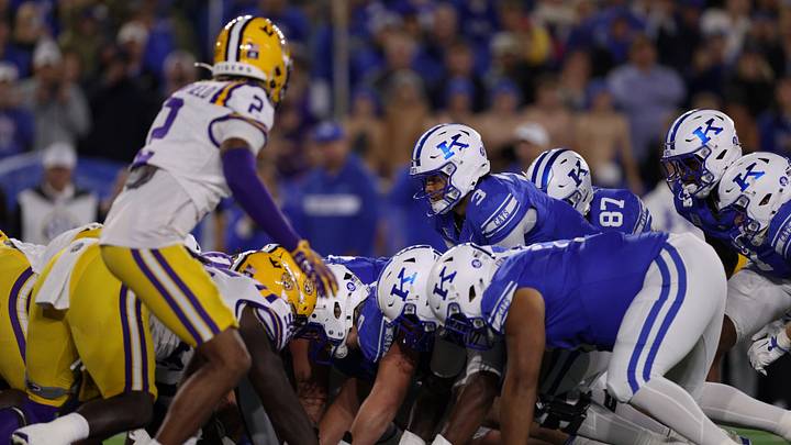 LSU Tigers line up in defense as Kentucky Wildcats quarterback Kenny Minchey calls a play. Mandatory Credit: Jordan Prather-Imagn Images LSU Tigers line up in defense as Kentucky Wildcats quarterback Kenny Minchey calls a play. Mandatory Credit: Jordan Prather-Imagn Images