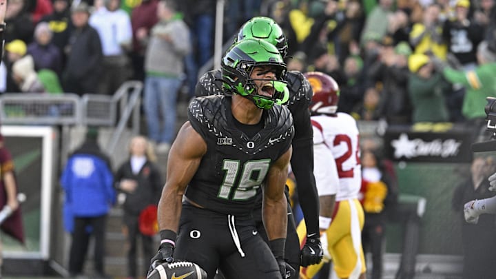 Nov 22, 2025; Eugene, Oregon, USA; Oregon Ducks tight end Kenyon Sadiq (18) celebrates against the Southern California Trojans during the second half at Autzen Stadium. Mandatory Credit: Troy Wayrynen-Imagn Images
