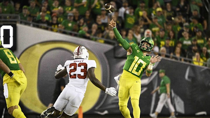 Oct 1, 2022; Eugene, Oregon, USA; Oregon Ducks quarterback Bo Nix (10) throws a pass during the