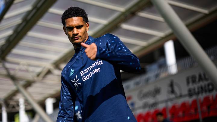 Daumen hoch: Jarell Quansah überzeugt in dieser Saison Daumen hoch: Jarell Quansah überzeugt in dieser Saison