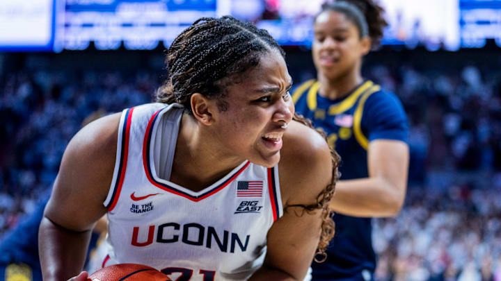 Notre Dame v Connecticut Notre Dame v Connecticut