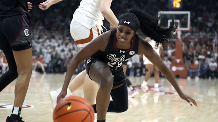 Feb 9, 2025; Austin, Texas, USA; South Carolina Gamecocks guard Raven Johnson (25) attempts to keep the ball in bounds. Mandatory Credit: Scott Wachter-Imagn Images