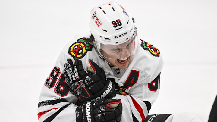 Dec 12, 2025; St. Louis, Missouri, USA; Chicago Blackhawks center Connor Bedard (98) reacts in pain after a face off against St. Louis Blues center Brayden Schenn (not pictured) during the third period at Enterprise Center. Mandatory Credit: Jeff Curry-Imagn Images Dec 12, 2025; St. Louis, Missouri, USA; Chicago Blackhawks center Connor Bedard (98) reacts in pain after a face off against St. Louis Blues center Brayden Schenn (not pictured) during the third period at Enterprise Center. Mandatory Credit: Jeff Curry-Imagn Images
