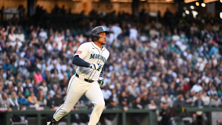 Seattle Mariners designated hitter Jorge Polanco (7) runs the bases after hitting a home run against the New York Yankees during the third inning at T-Mobile Park on May 12.