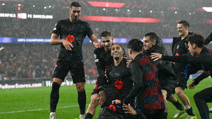 TOPSHOT-FBL-EUR-C1-BENFICA-BARCELONA