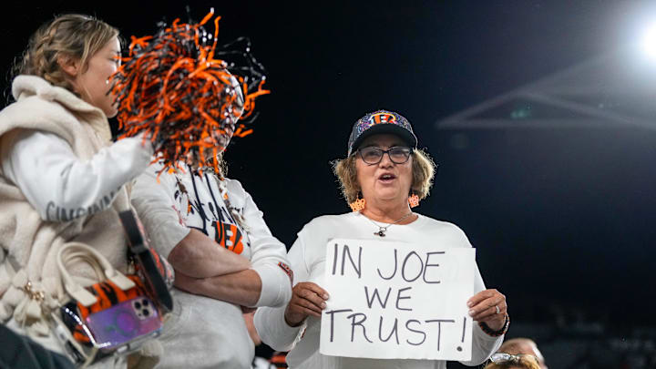 Cincinnati Bengals fans show supper for Joe Flacco in the third quarter of the NFL Week 7 game between the Cincinnati Bengals and the Pittsburgh Steelers at Paycor Stadium in downtown Cincinnati on Thursday, Oct. 16, 2025. The Bengals won, 33-31.