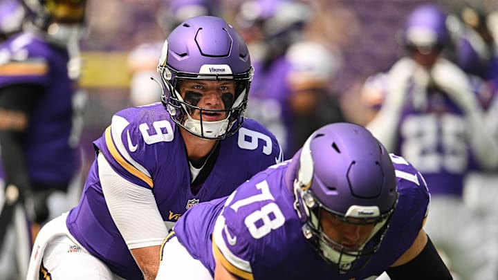 Minnesota Vikings - Center Ryan Kelly