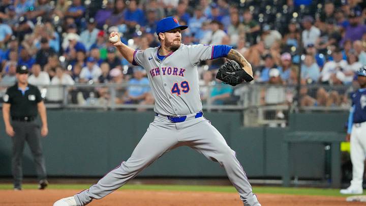 Mets recall Chris Devenski, designate veteran reliever