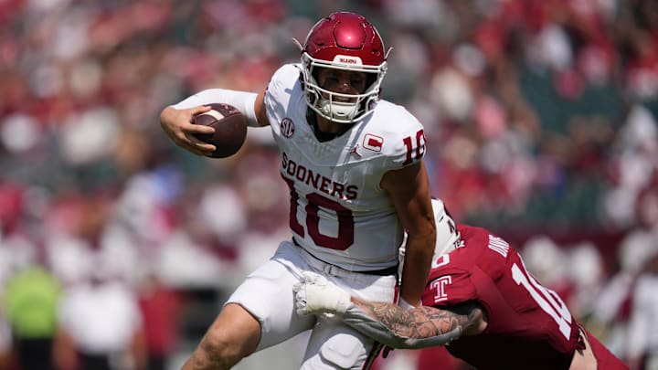 Sep 13, 2025; Philadelphia, Pennsylvania, USA; Oklahoma Sooners quarterback John Mateer (10) rushes against Temple Owls linebacker Ty Davis (10) in the first half at Lincoln Financial Field. Mandatory Credit: Kyle Ross-Imagn Images