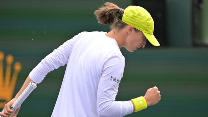 Iga Swiatek defeated Qinwen Zheng in the quarterfinal of the BNP Paribas Open at Indian Wells.