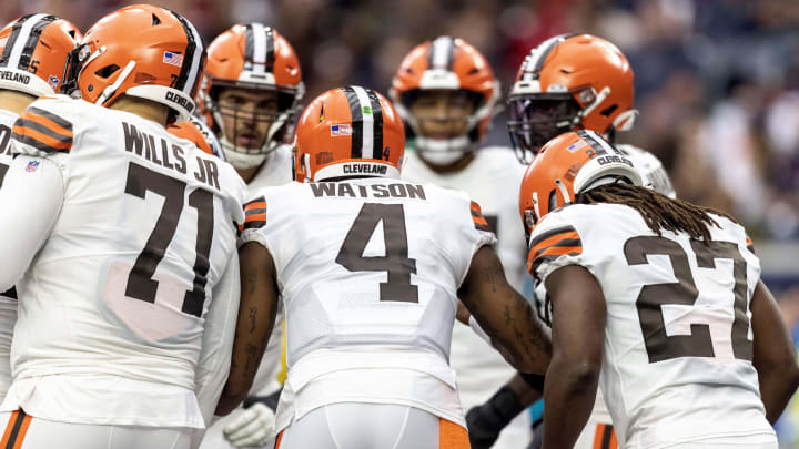Dec 4, 2022; Houston, Texas, USA; Cleveland Browns quarterback Deshaun Watson (4) huddles against Dec 4, 2022; Houston, Texas, USA; Cleveland Browns quarterback Deshaun Watson (4) huddles against