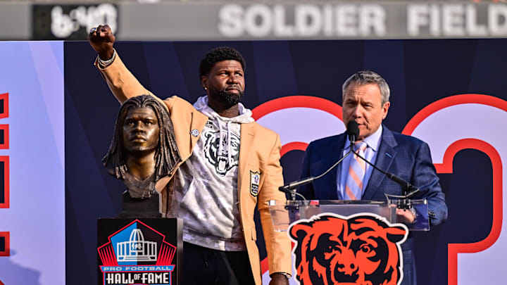 Nov 17, 2024; Chicago, Illinois, USA; Hall of Fame former player Devin Hester receives a Ring of Excellence at half time of the game between the Chicago Bears and the Green Bay Packers at Soldier Field. Mandatory Credit: Daniel Bartel-Imagn Images Nov 17, 2024; Chicago, Illinois, USA; Hall of Fame former player Devin Hester receives a Ring of Excellence at half time of the game between the Chicago Bears and the Green Bay Packers at Soldier Field. Mandatory Credit: Daniel Bartel-Imagn Images