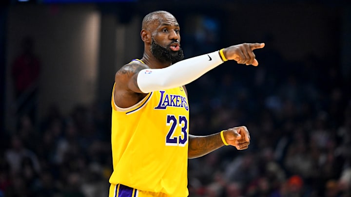 LeBron James podría cambiar de equipo la próxima temporada 