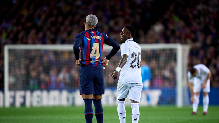 Vinicius Junior y Ronald Araujo